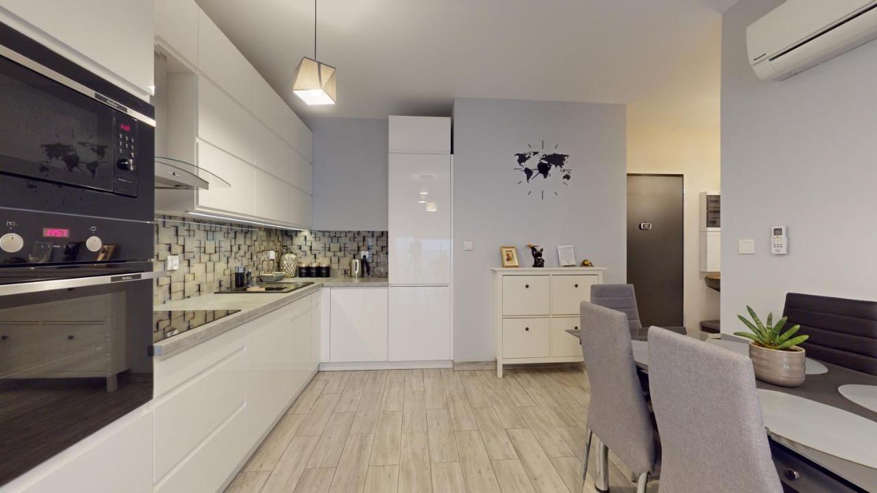 Family House Near The Market Square -Perfect For Family & Business Stays - Ksiecia Witolda Street 500 Steps To Market Square - 2 Bedrooms,2 Parking Places Wroclaw Luaran gambar